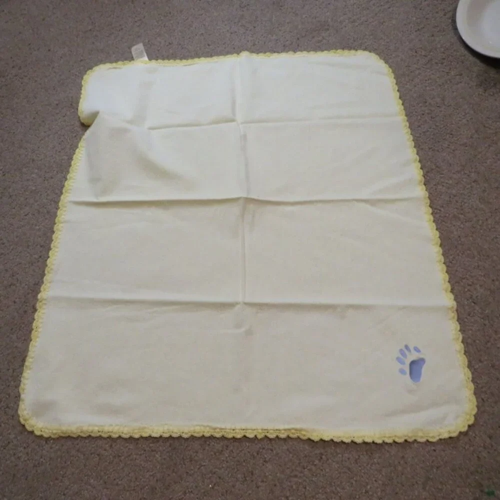 2002 Dolly Inc.Yellow Baby Blanket Crochet Scalloped w embroidered Paw Print